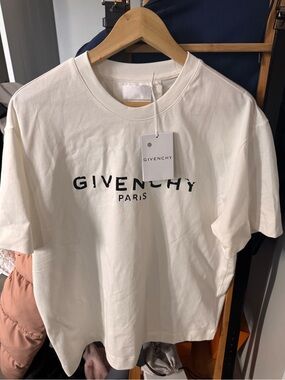 Givenchy heavy cotton White Crewneck Tee. Brand new, NWT